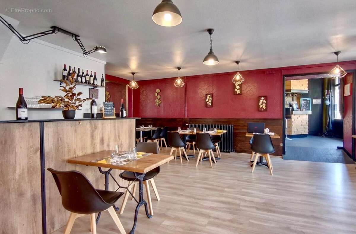 Commerce 376 m² à Saint-Martin-La-Garenne  - photo 4