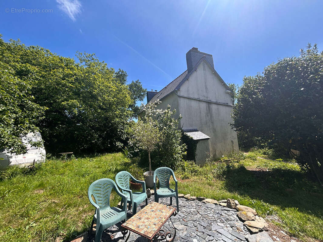 Maison à CHATEAUNEUF-DU-FAOU