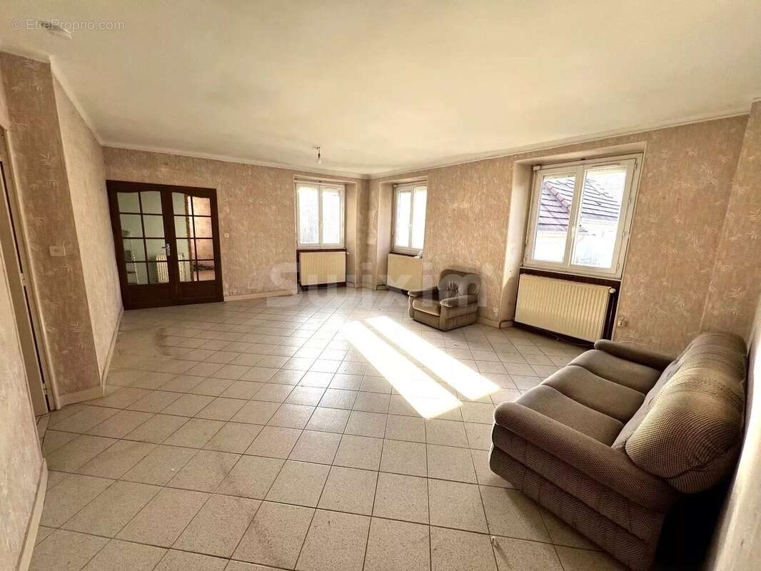 Maison à LONS-LE-SAUNIER