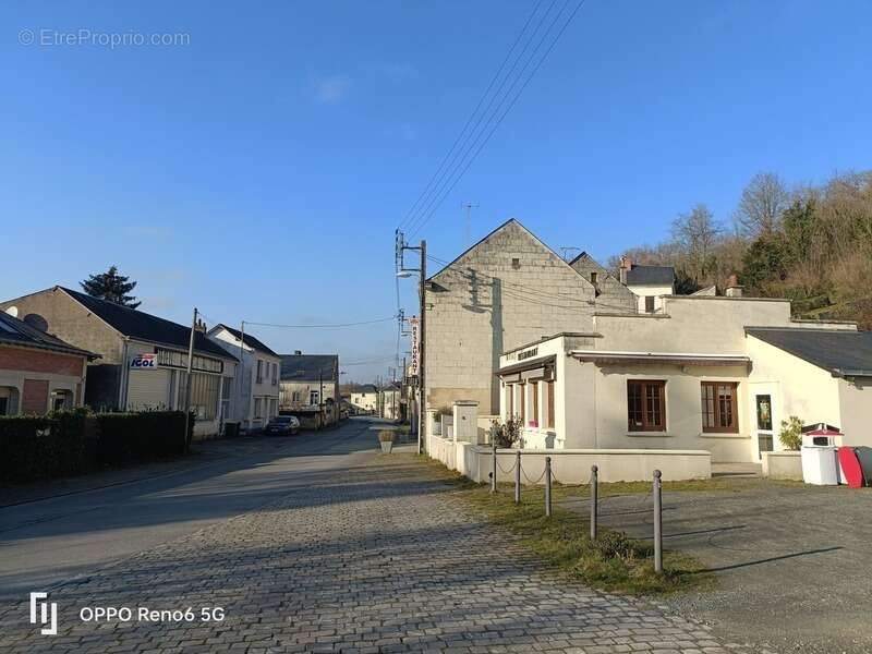 Commerce à FONTEVRAUD-L&#039;ABBAYE