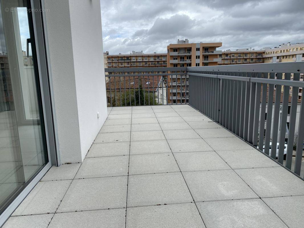Appartement à SAINT-ETIENNE