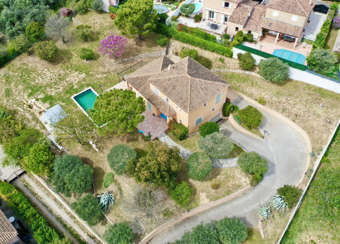 Vue et terrain a couper le souffle pour cette villa - photo 2