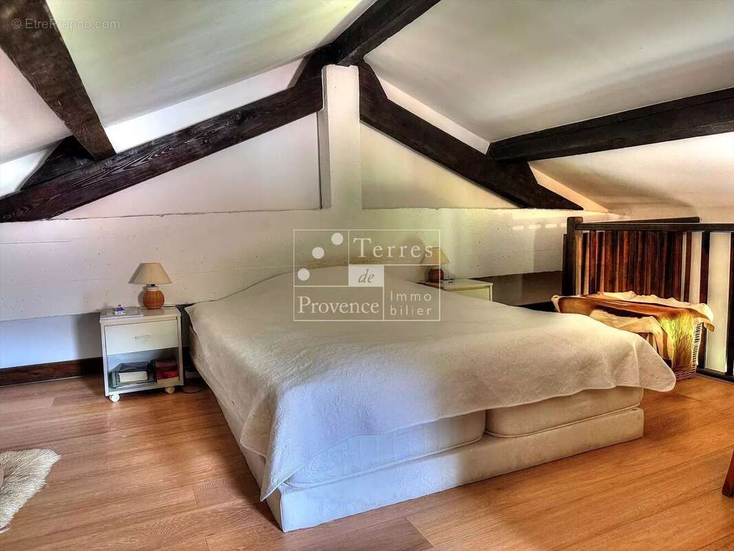 Maison à ENTRECASTEAUX