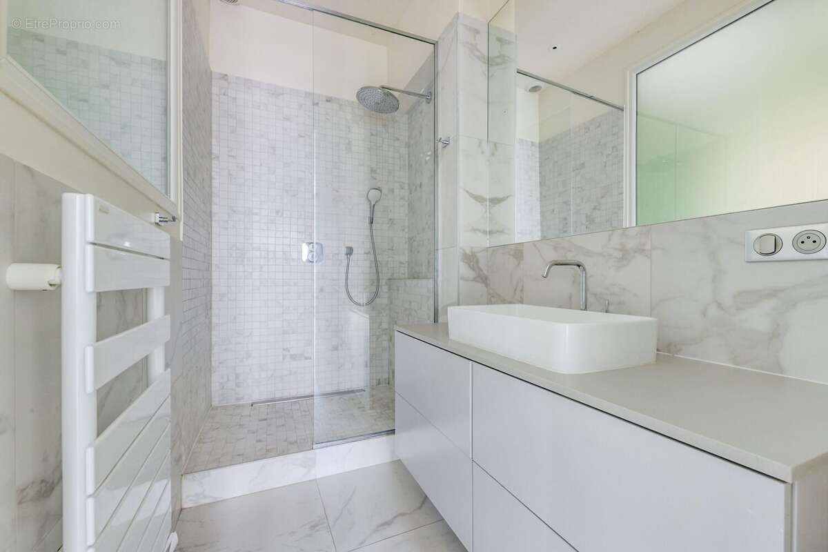 Appartement à PARIS-8E