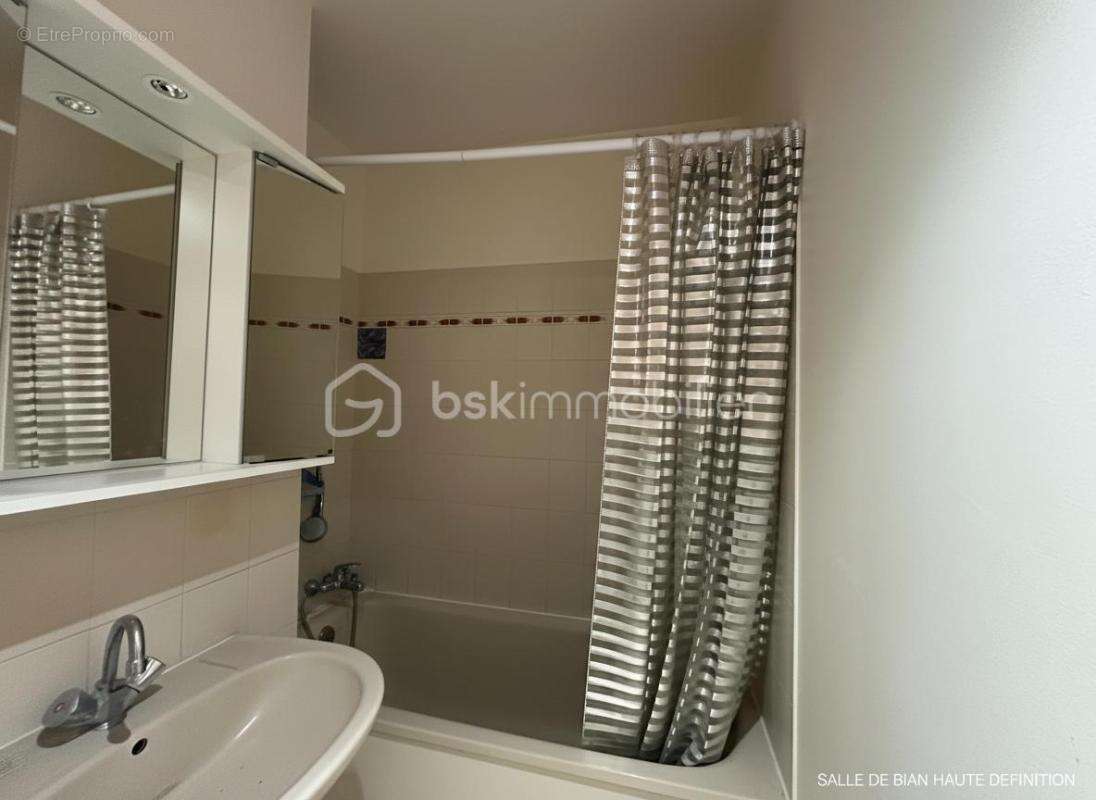 Appartement à CHARENTON-LE-PONT