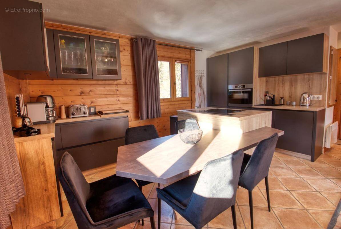 Appartement à MORILLON