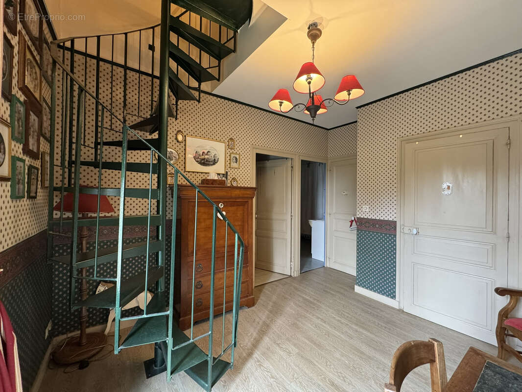 Charmante maison de 203m2 avec jardin et dépendances - photo 9