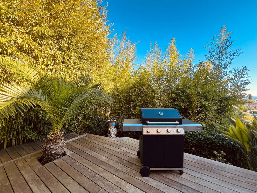 Appartement à SAINT-LAURENT-DU-VAR