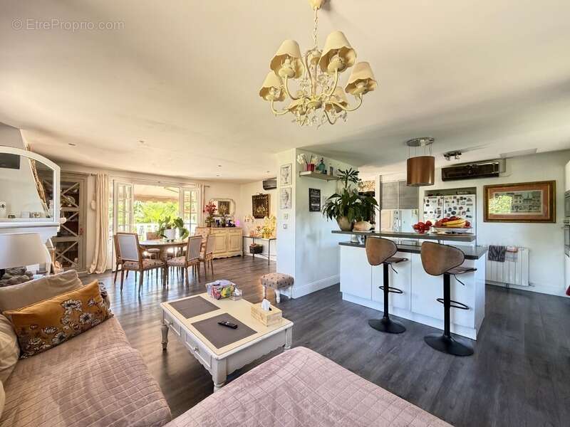 PEYMEINADE – Villa 189 m² avec appartement indépendant, piscine et jardin** - photo 6