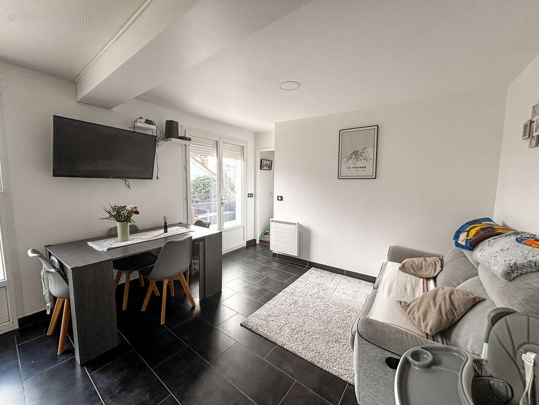 Appartement à SARTROUVILLE