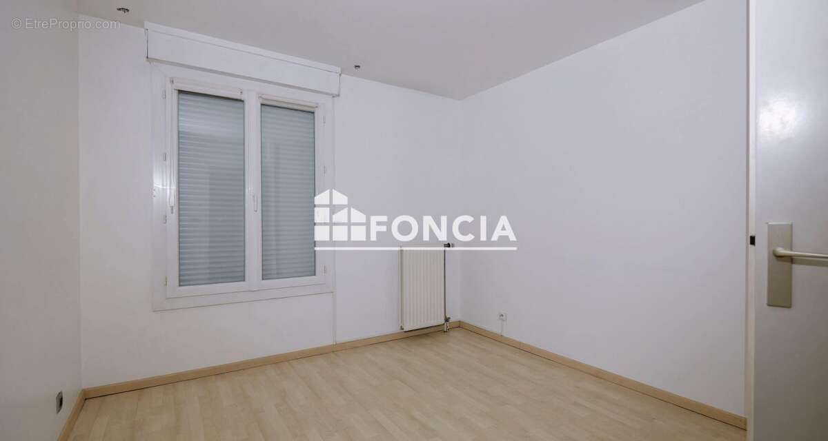 Appartement à COMBS-LA-VILLE