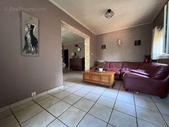 Appartement t5 en rez de villa avec terrasse et piscine a vendre sur mirabeau - photo 5