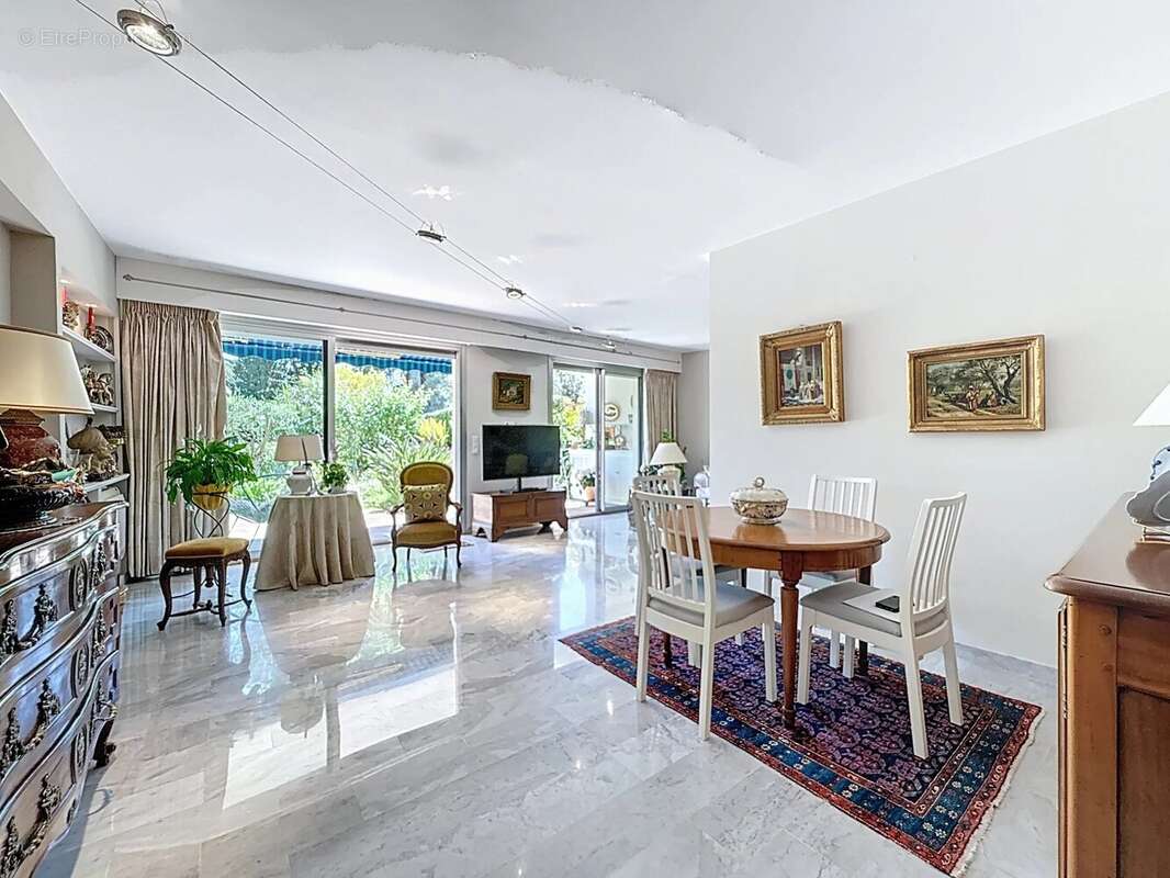 Appartement à LE CANNET