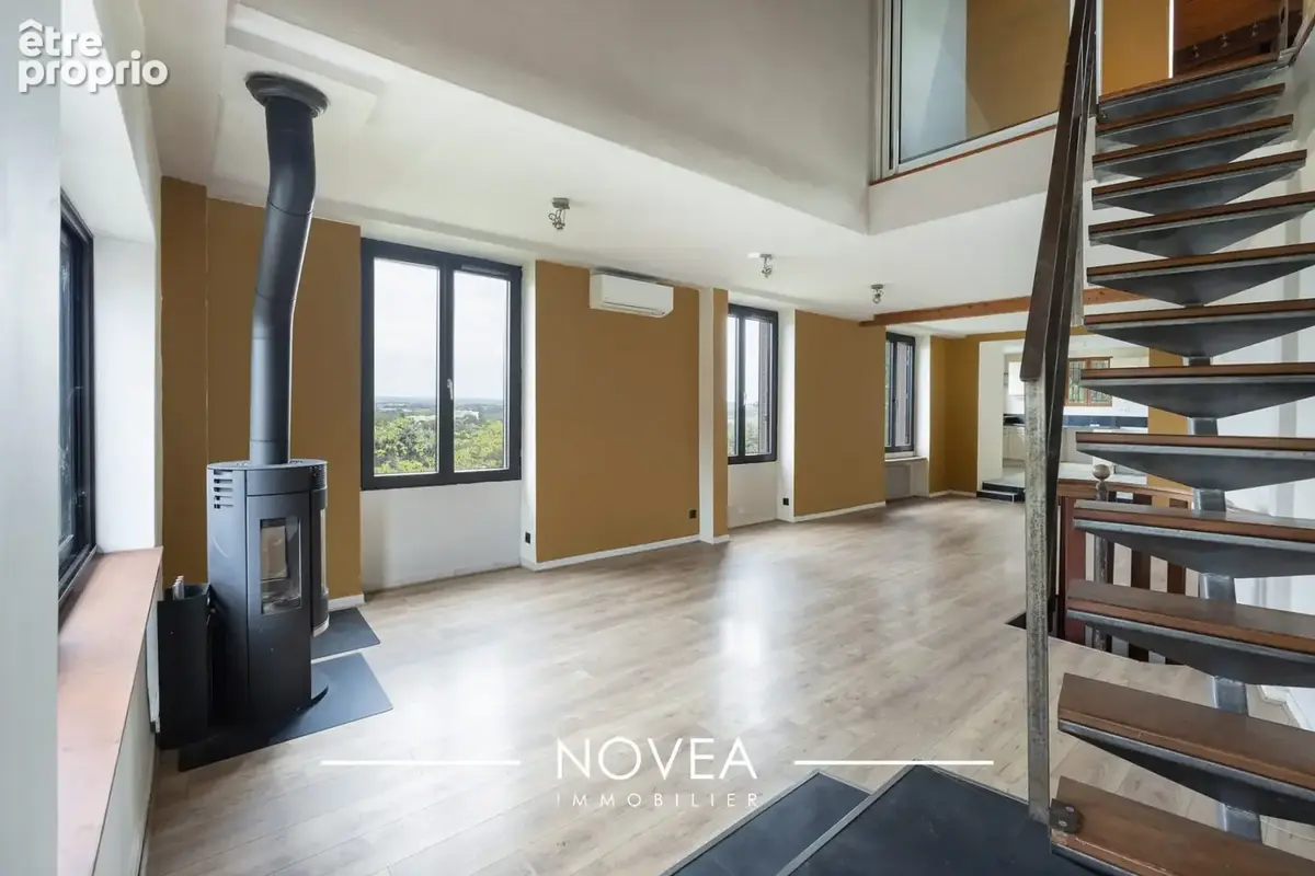 Maison 130 m² à Saint-Genis-Laval  - photo 9