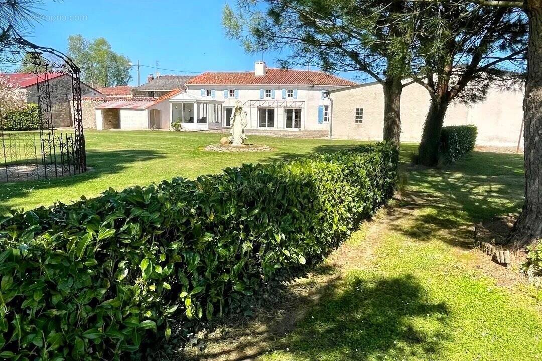 Maison à SAINT-SULPICE-D'ARNOULT