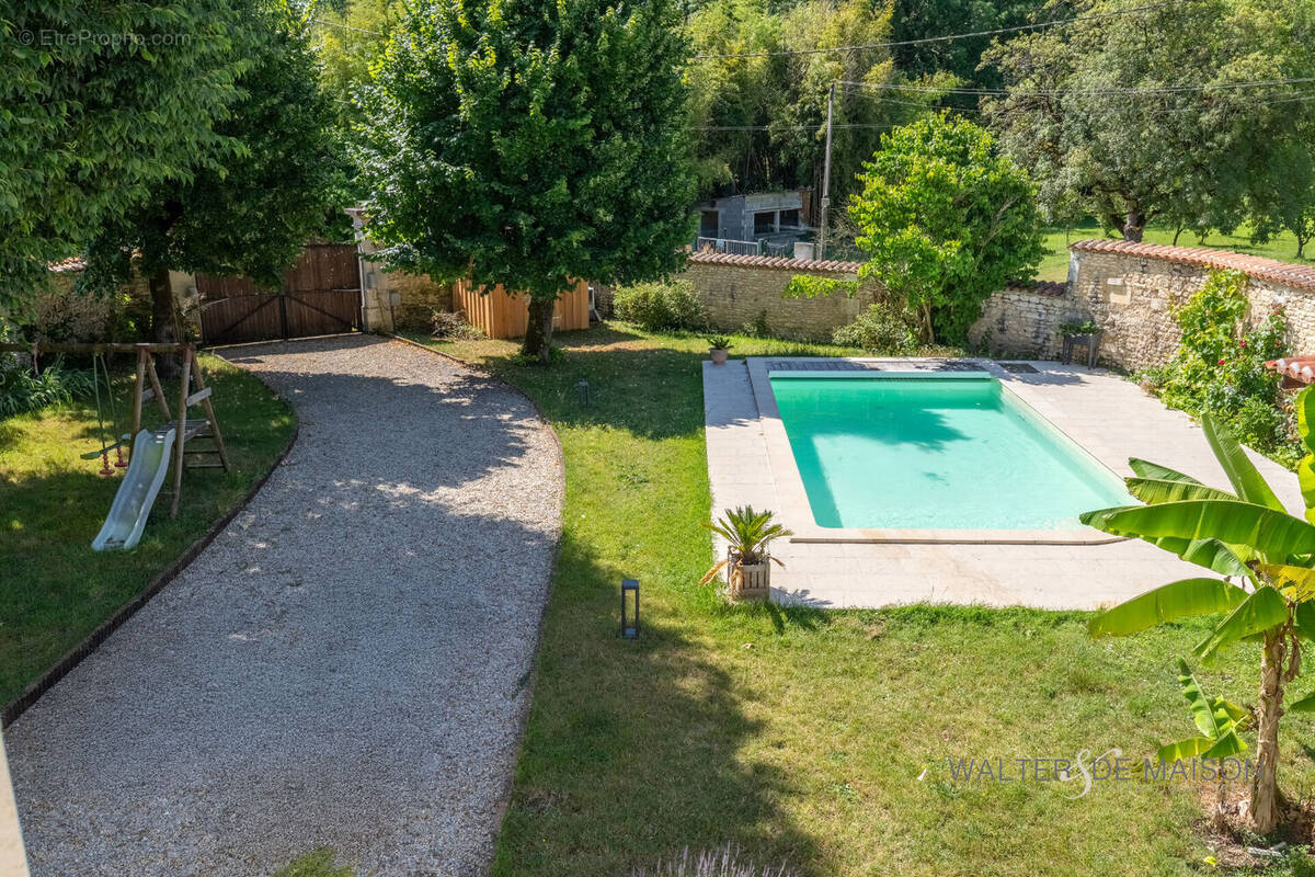 Maison à GENSAC-LA-PALLUE