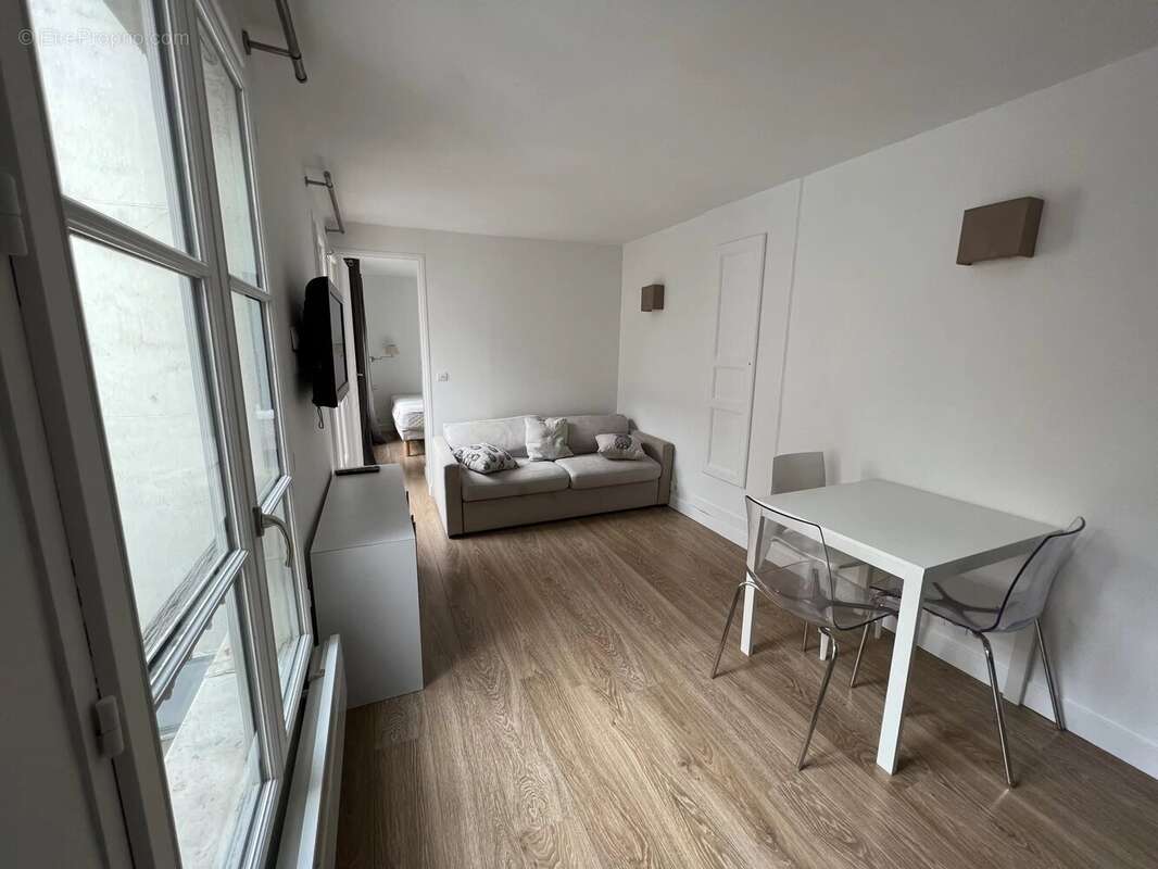 Appartement à PARIS-3E