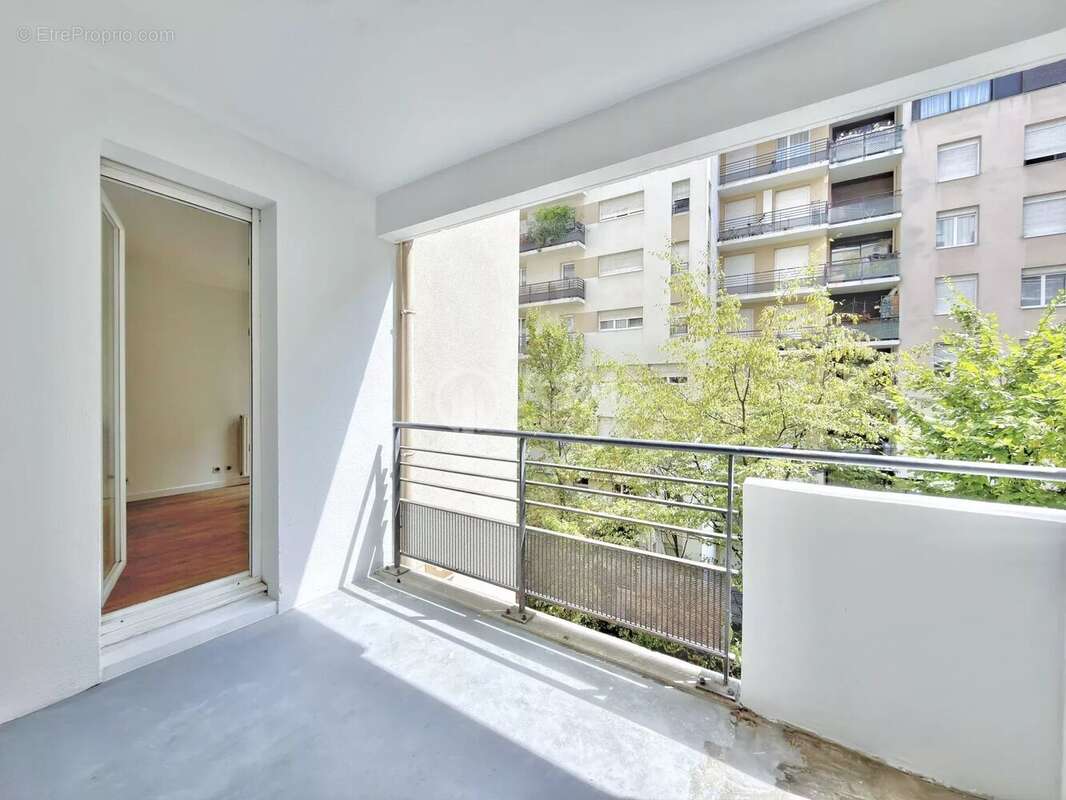 A VENDRE - 3 pièces avec une grande terrasse, cave et Parking - Faubourg de l'arche - photo 11