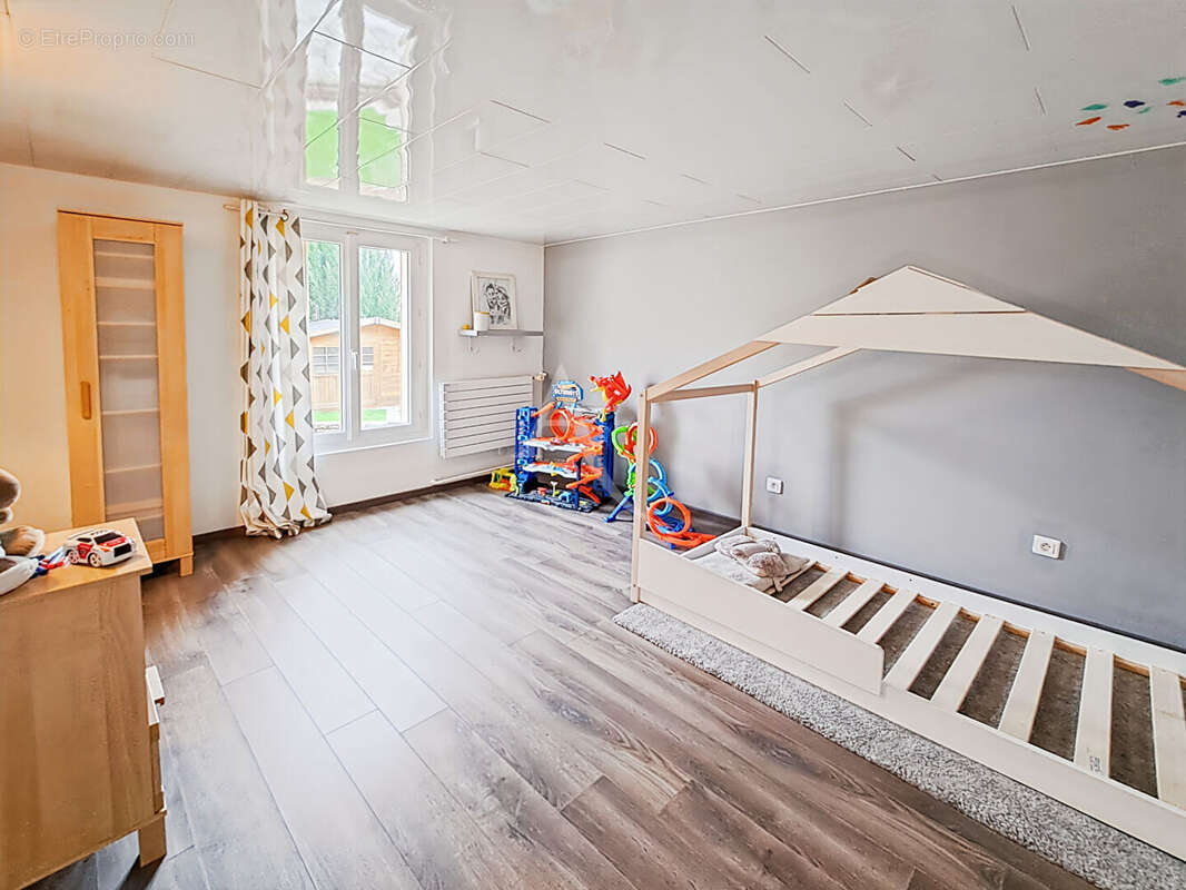 Maison à Saint Germain Lès Arpajon 5 pièces de 112 m2 - photo 9