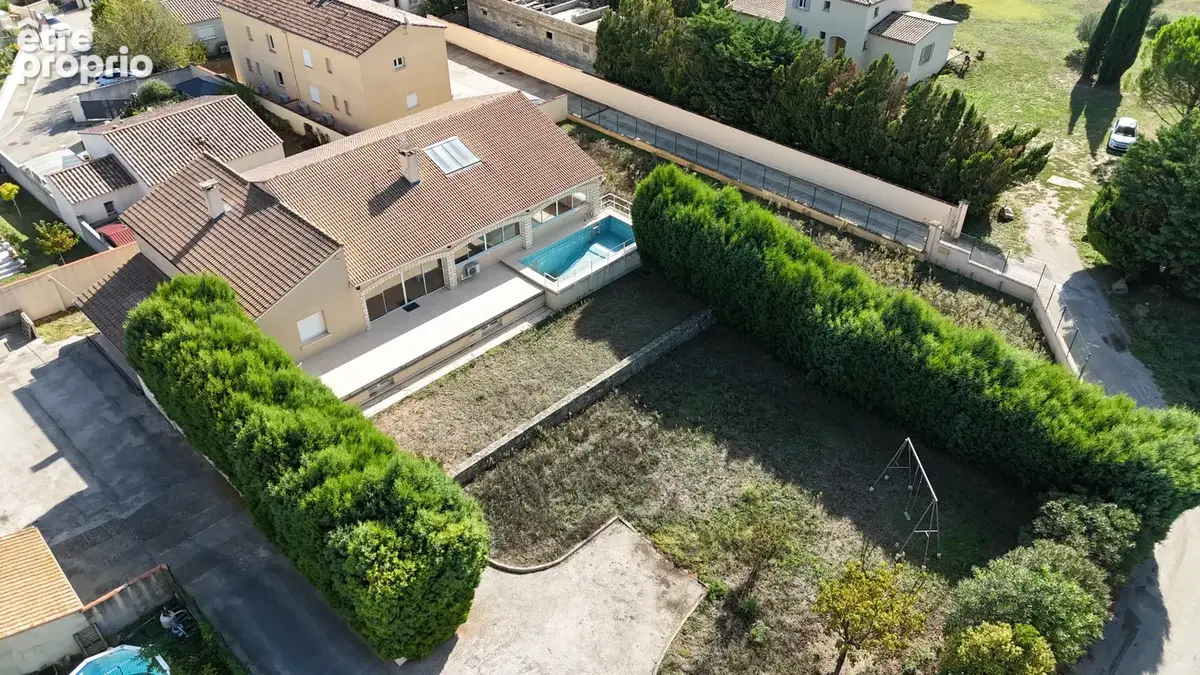 Maison familiale 214 m2 sur un terrain de 2155 m2 - photo 2