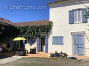 Maison à VILLECOMTAL-SUR-ARROS