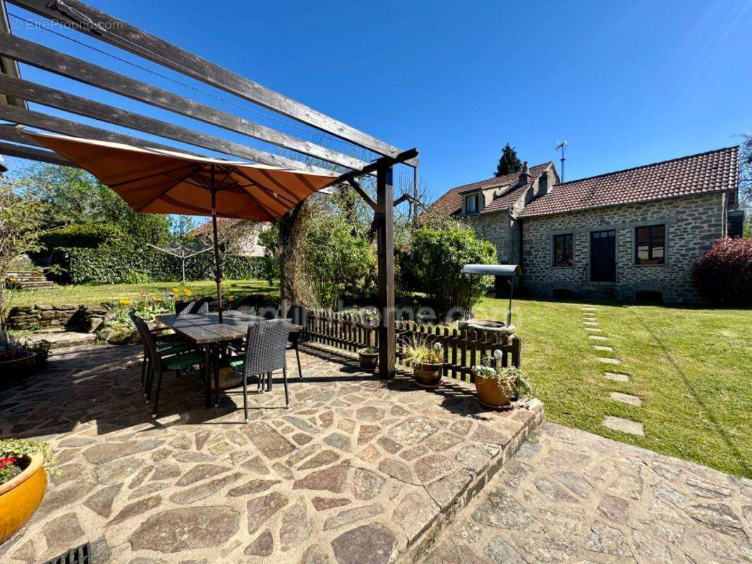 Superbe propriété pleine de charme avec dépendances CROZANT (23) - photo 4