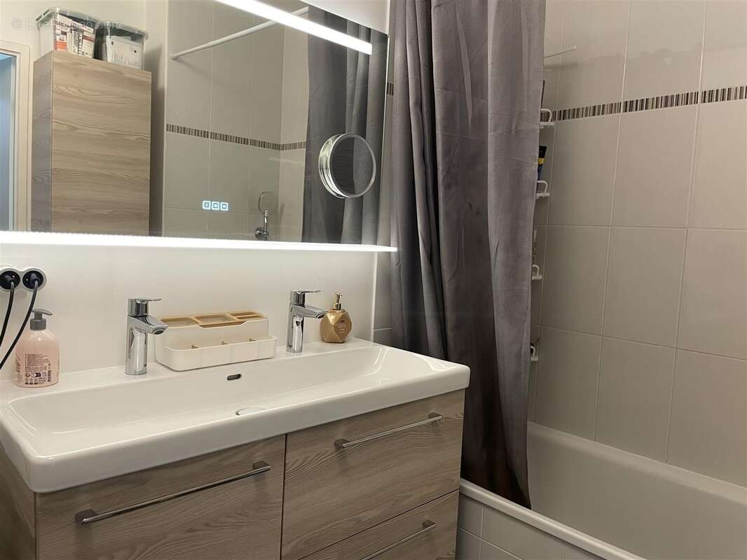 Appartement à OZOIR-LA-FERRIERE