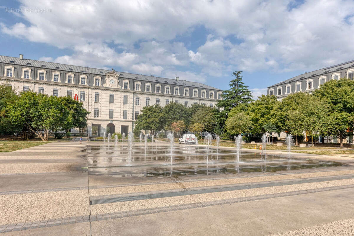 Exclusivité - GRENOBLE CASERNE DE BONNE- T3 Duplex et stationnement - photo 18