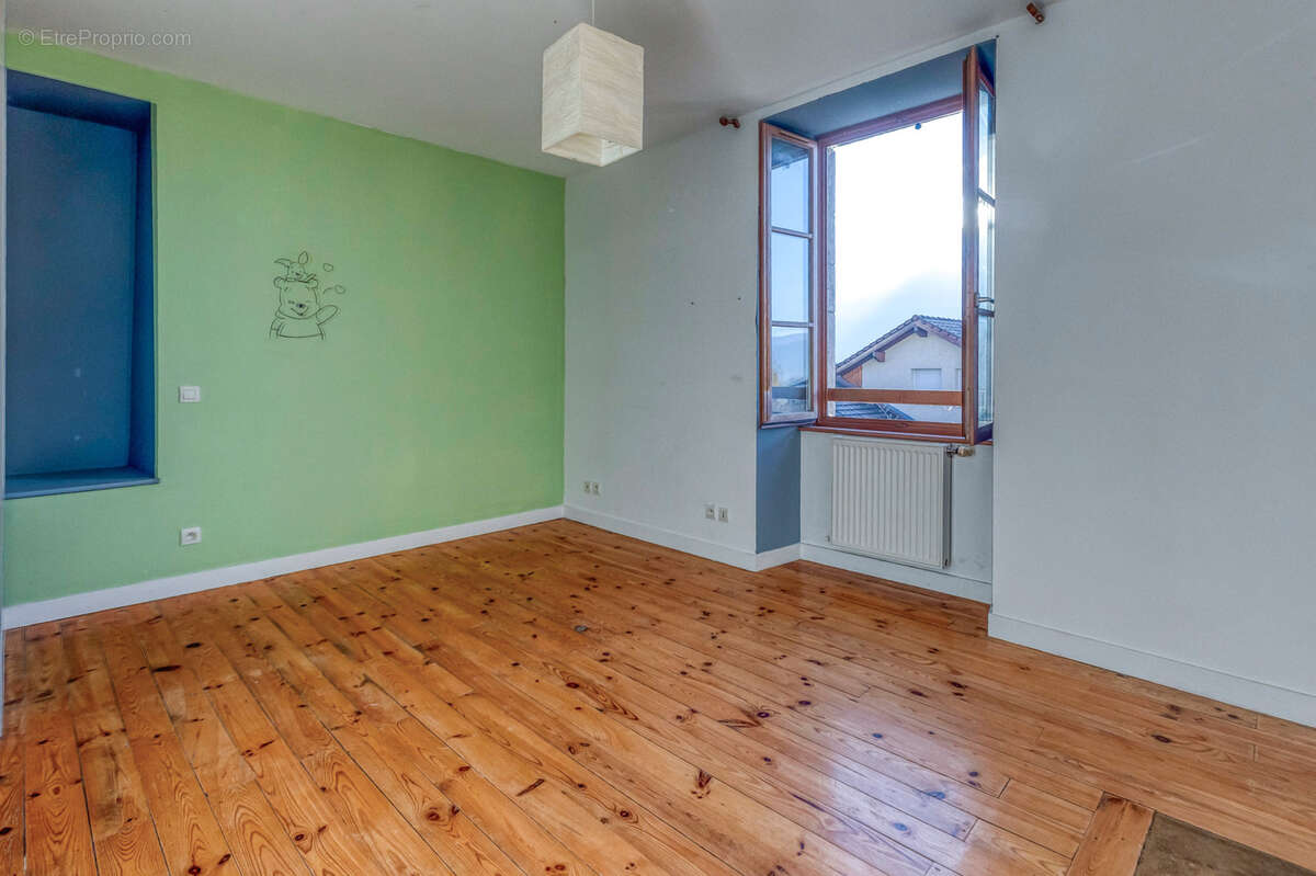 Appartement à SAINT-NAZAIRE-LES-EYMES