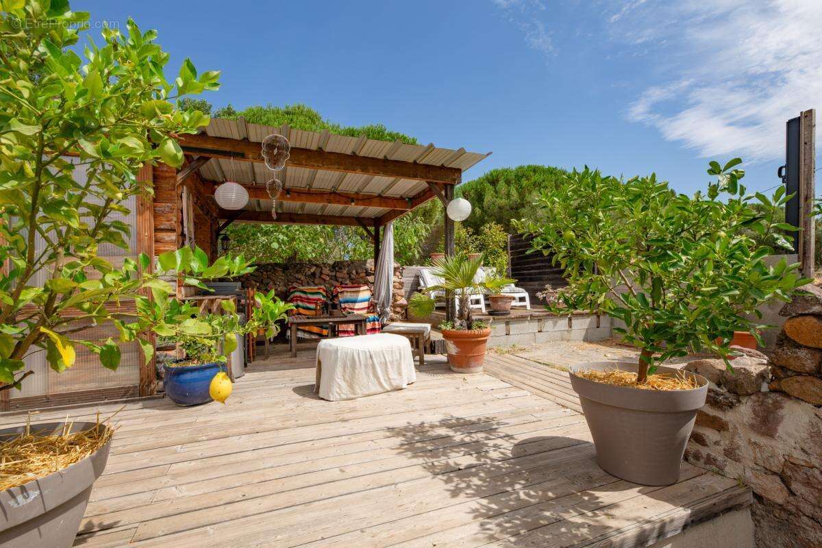 Maison à ROQUEBRUNE-SUR-ARGENS