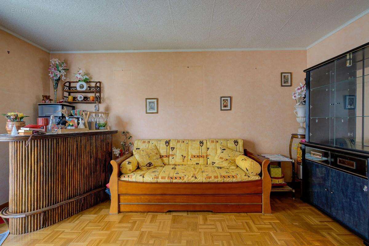 Appartement à COURBEVOIE