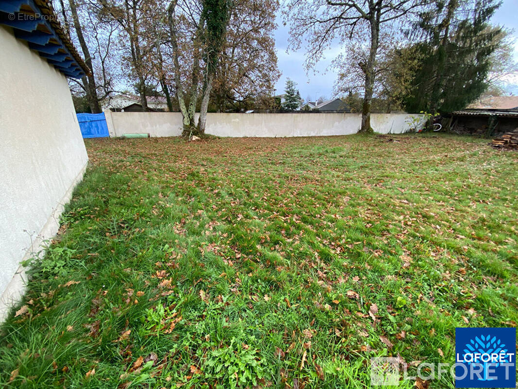 Terrain à SAINT-JEAN-D&#039;ILLAC