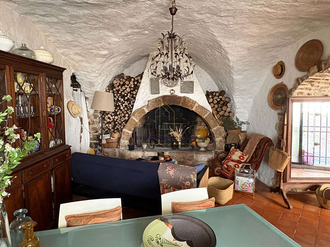 Maison à MIRABEAU