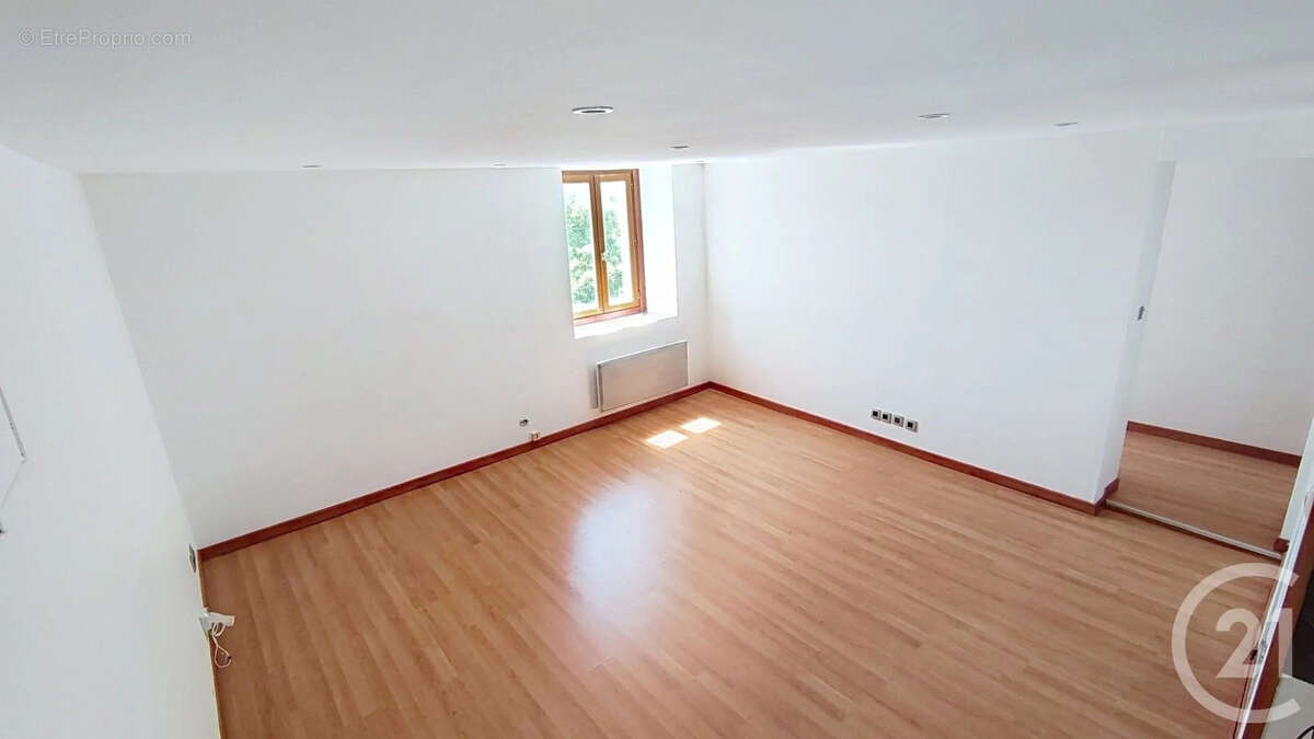 Appartement à BRIE-COMTE-ROBERT