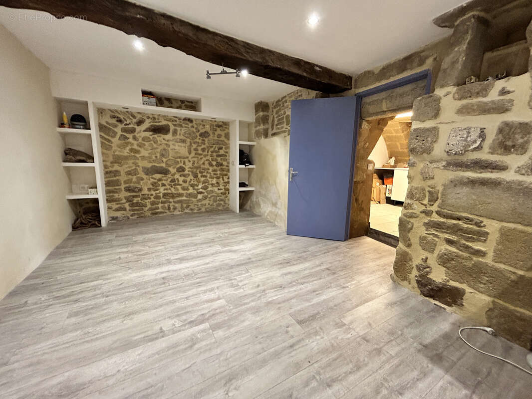 Maison à SAINT-QUENTIN-LA-POTERIE