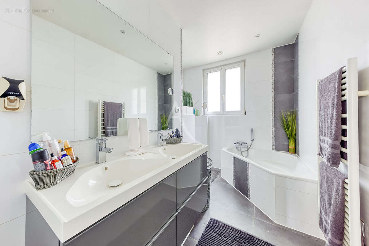 Maison à VAIRES-SUR-MARNE