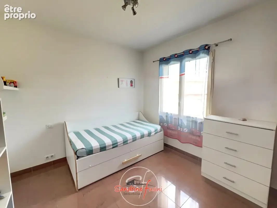 Superbe villa individuelle avec piscine, garage, abri voiture et terrain atttenant - photo 8