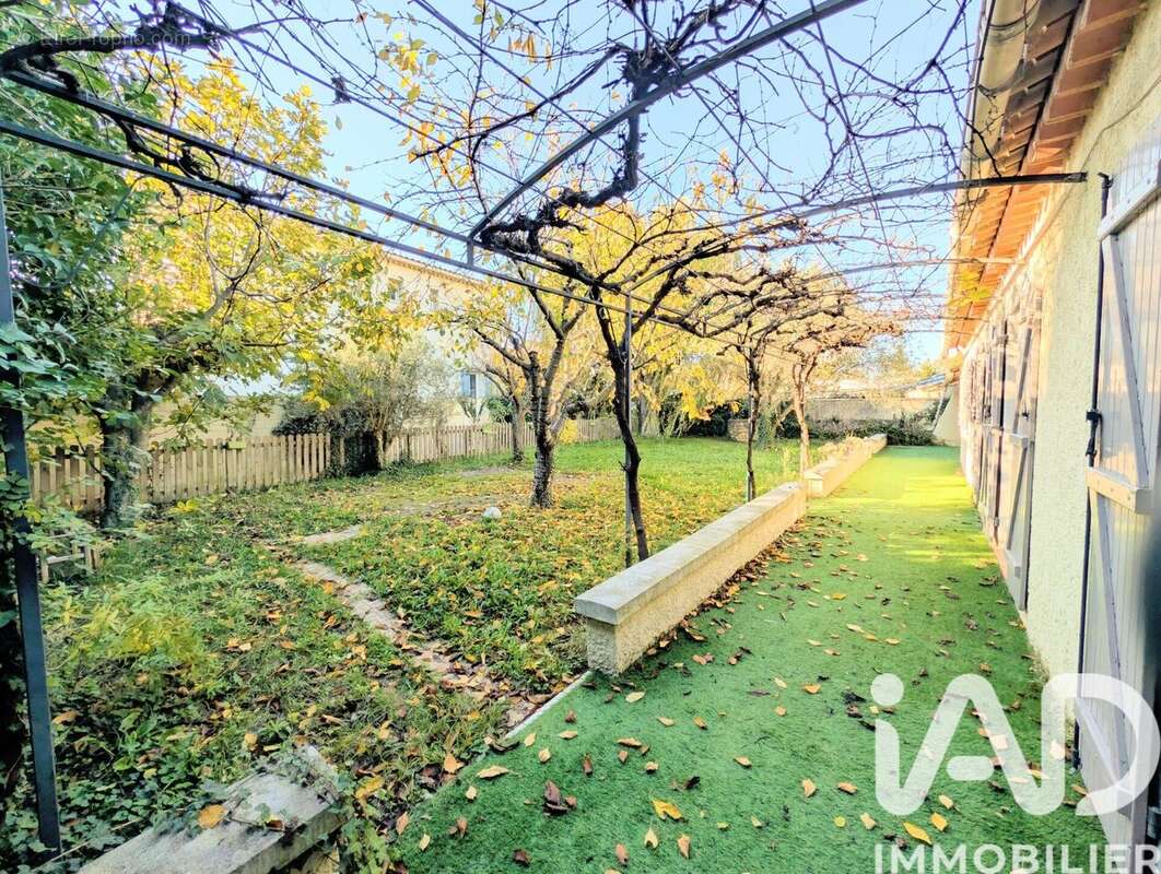 Photo 5 - Maison à ENTRAIGUES-SUR-LA-SORGUE