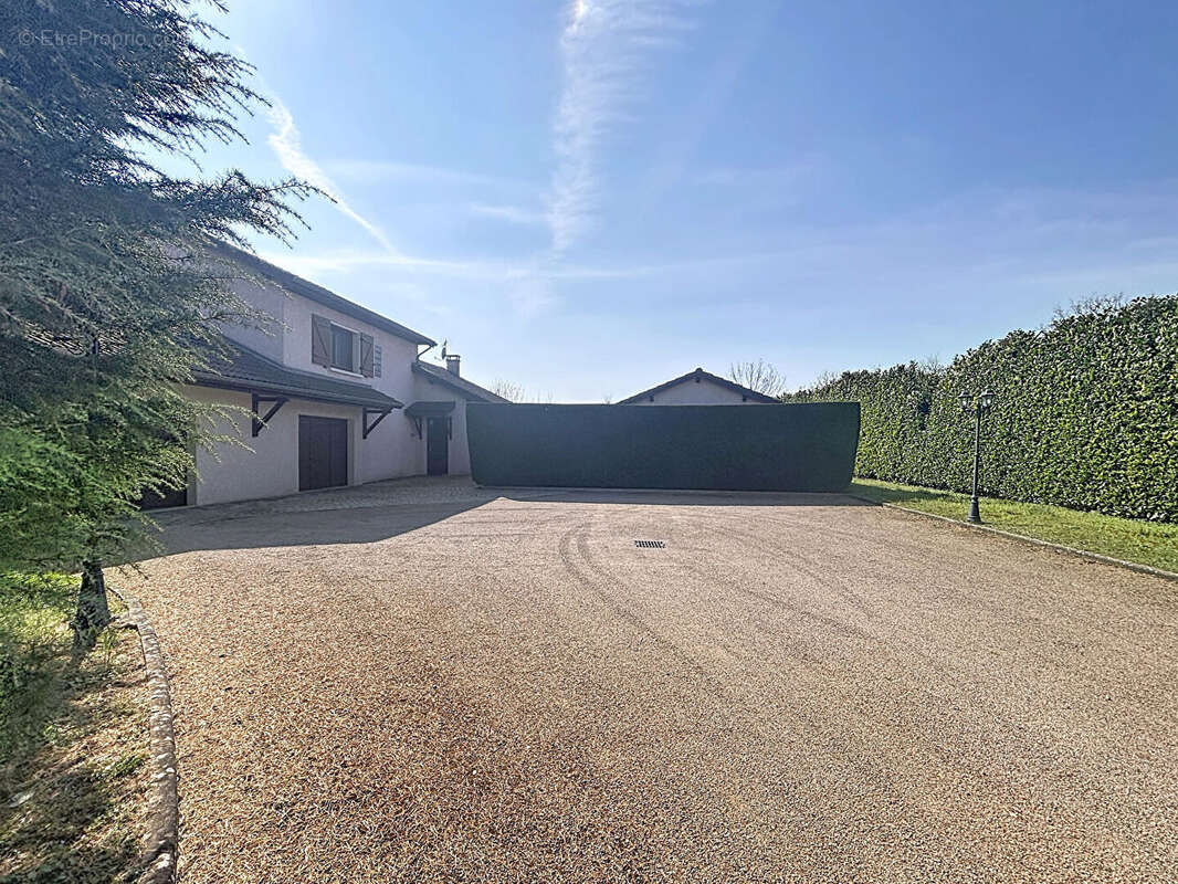 Maison à BLYES