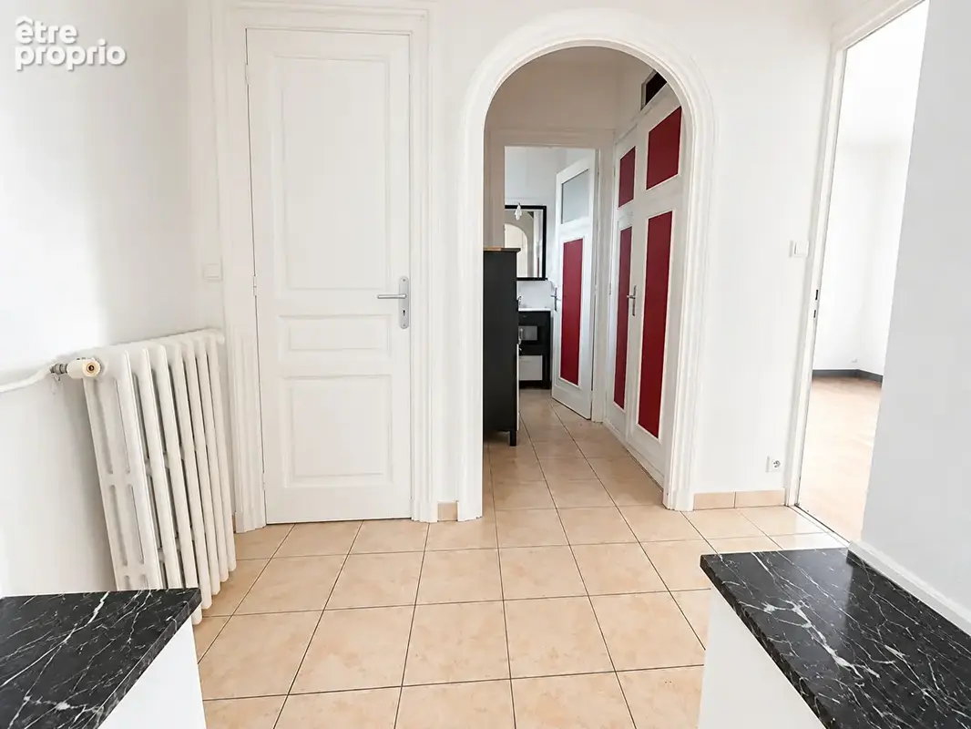 Immeuble de rapport - 3 appartements  + Une maison avec cour et garage - photo 3