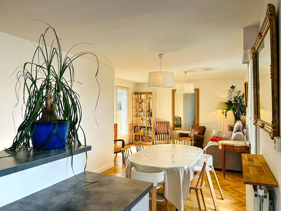 Appartement à COURBEVOIE