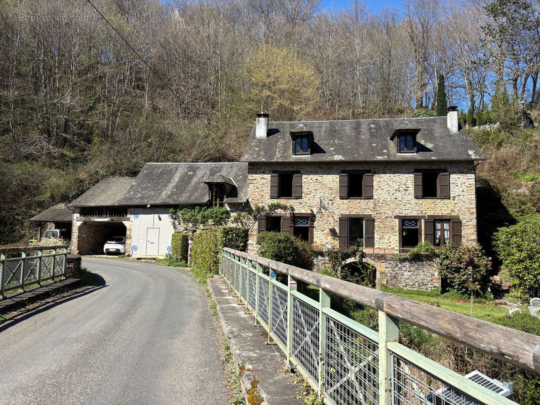Magnifique maison en pierres aux bordes d’une rivière - photo 2