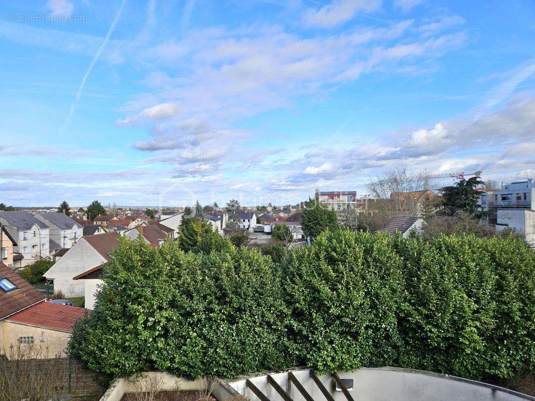 Appartement à VAUJOURS