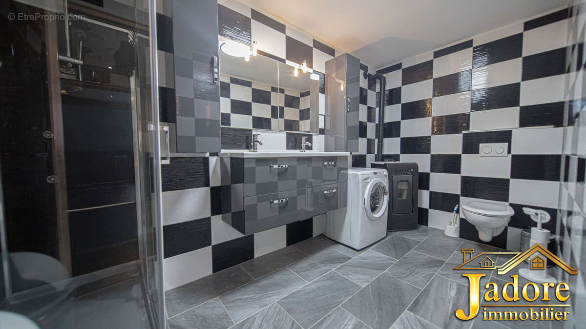 Ensemble immobilier entierement renove - photo 16