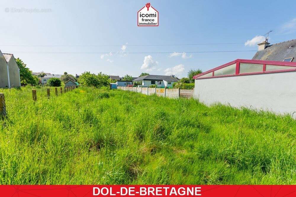 Finistere - lesneven (29260) - a vendre - garage 12m² - porte battante en bois - ideal stockage ou stationnement 1 voiture - photo 4