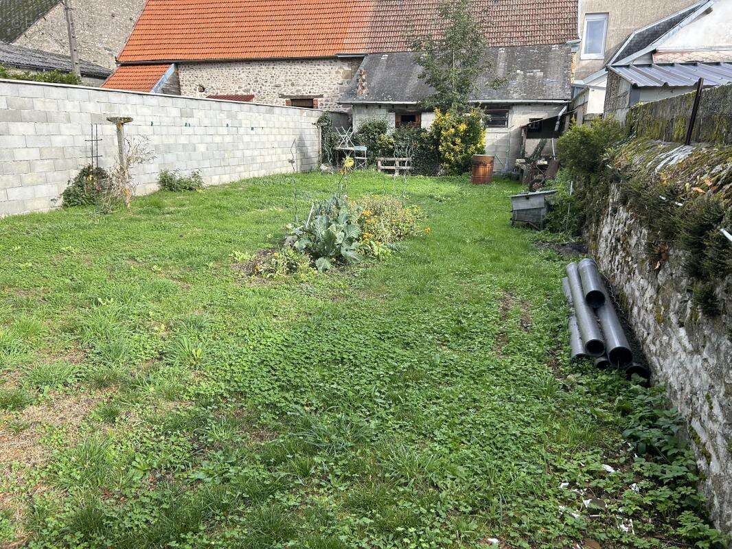 Appartement 659 m² à Saint-Etienne-De-Fursac  - photo 15