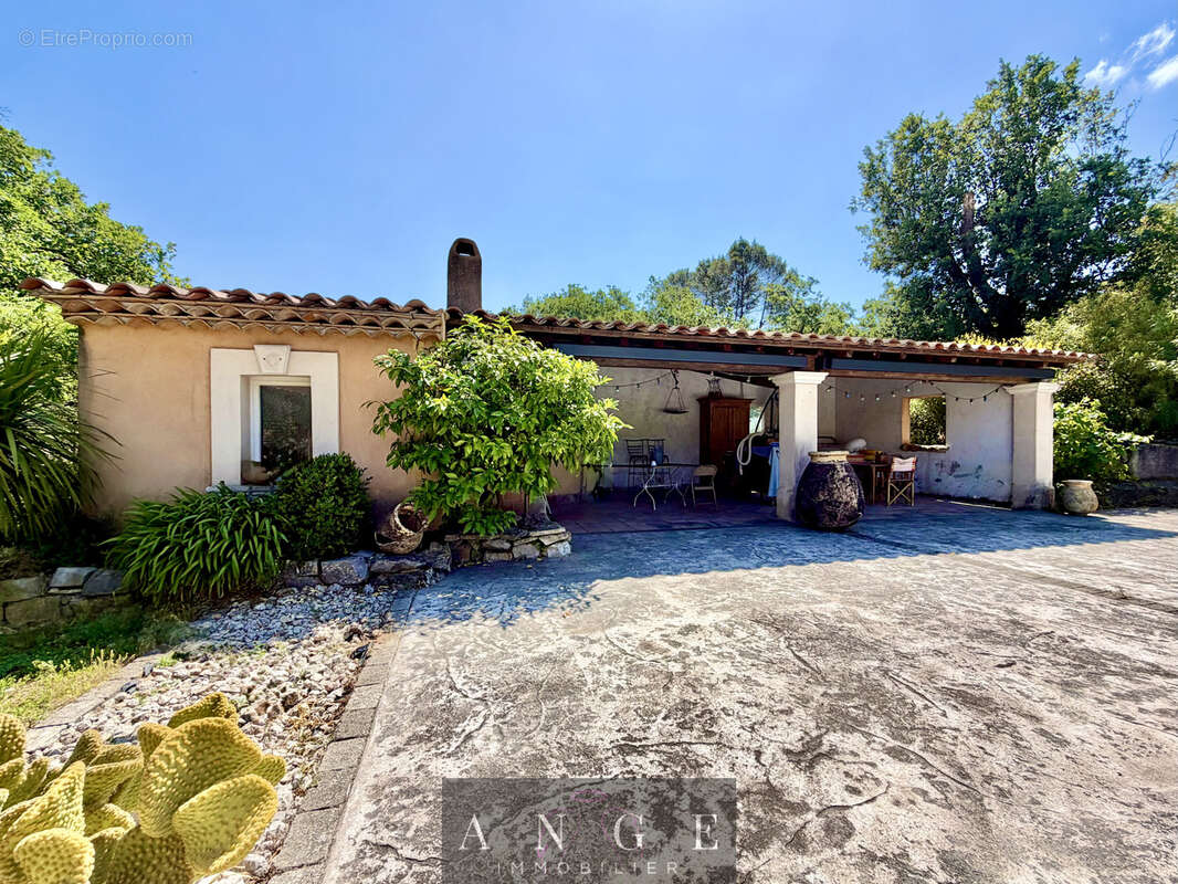 Maison à SOLLIES-TOUCAS