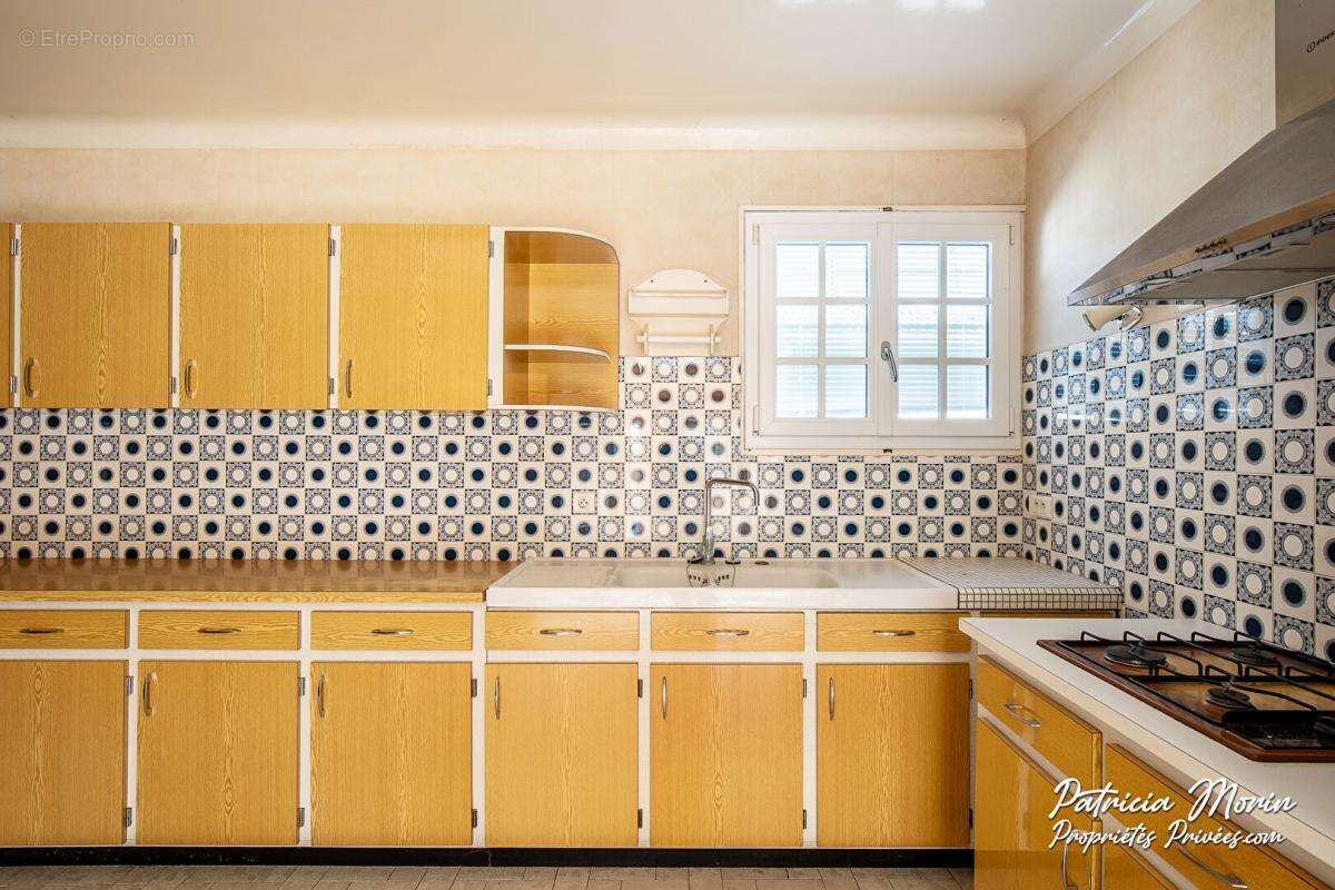Maison  centre ville de HINX   185 m2 Avec dépendances et terrain constructible - photo 4