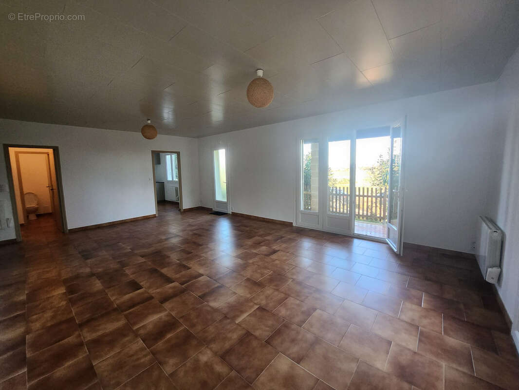 Maison à MONTAREN-ET-SAINT-MEDIERS