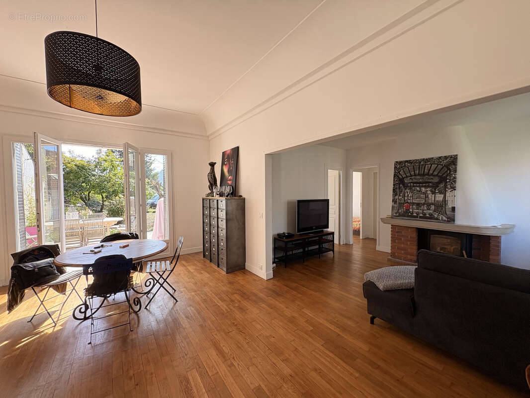 Maison à SAINT-JEAN-DE-LA-RUELLE